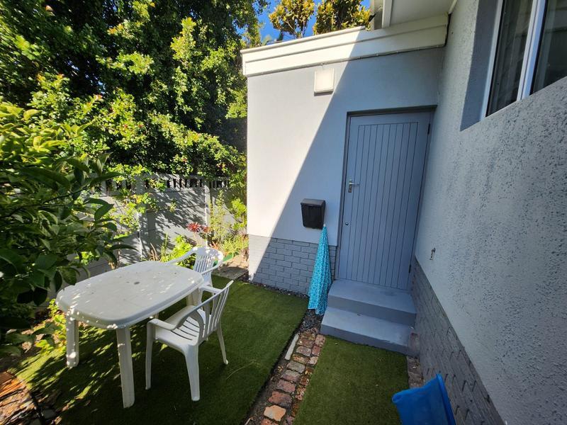 To Let 1 Bedroom Property for Rent in Oakglen Western Cape